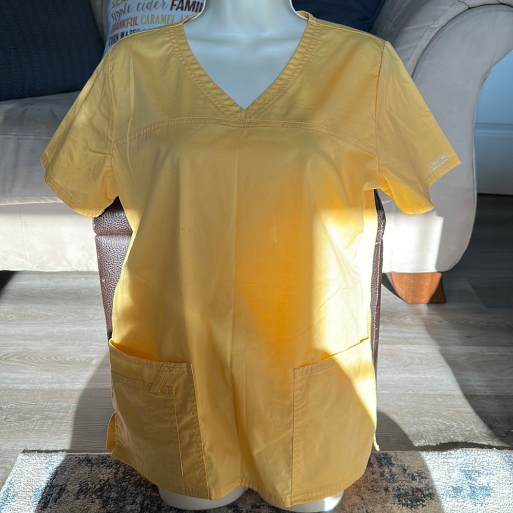 Cherokee women size small core strength scrub in yellow